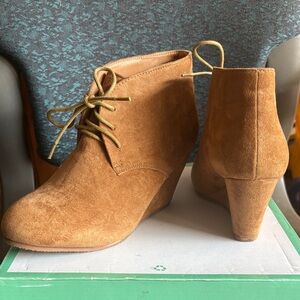 Melly M Chestnut Suede Lace-Up Wedge Booties size 8